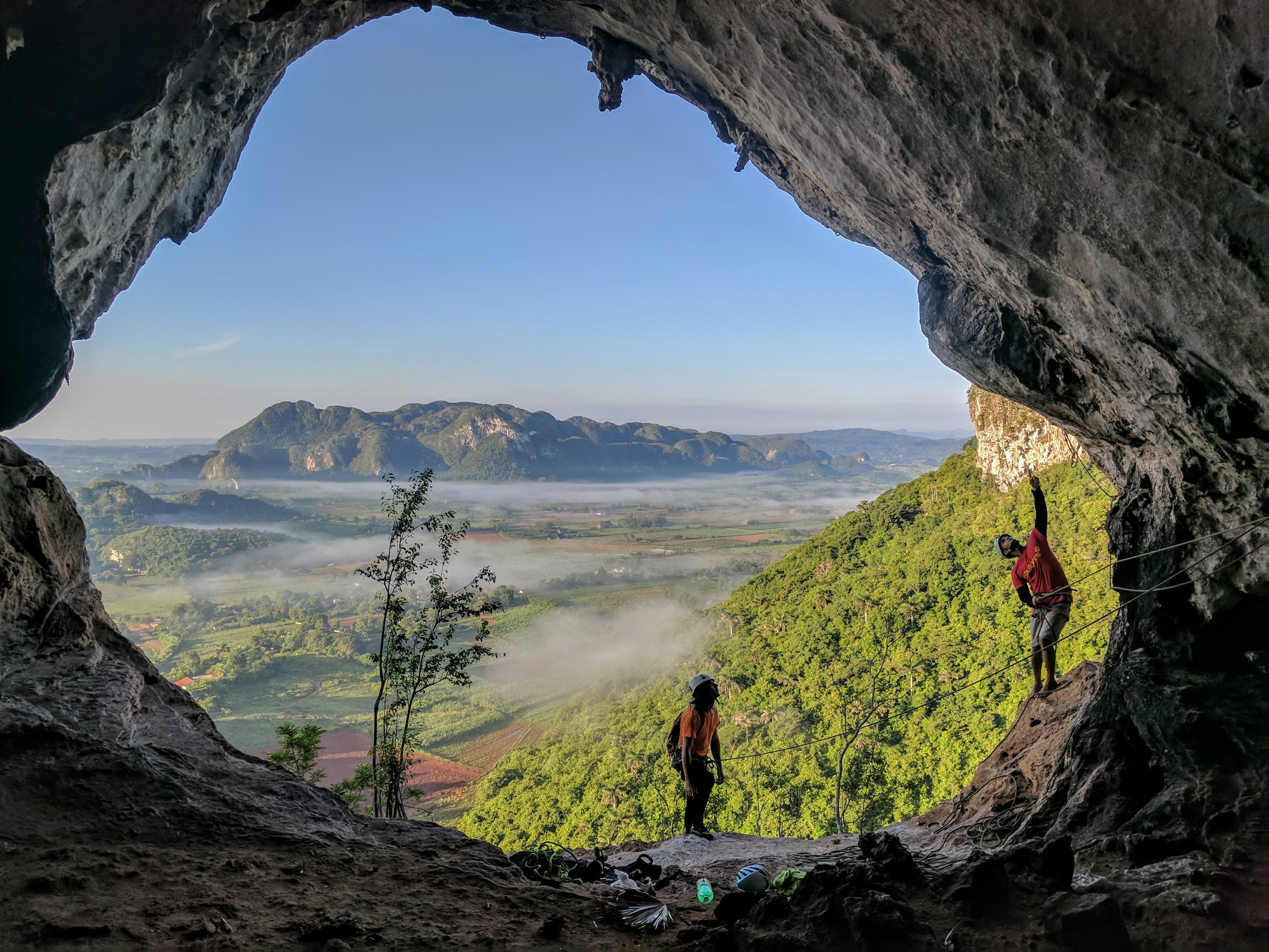 Escalada en Viñales, Cuba: conquista los mogotes y vive la experiencia más extrema del Caribe